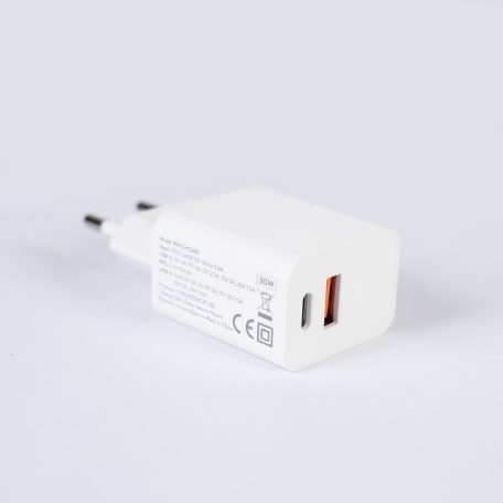 PNI Univerzális USB és USB-C gyorstöltő, tápegység, 30W, 3A (PNI-CHG300)