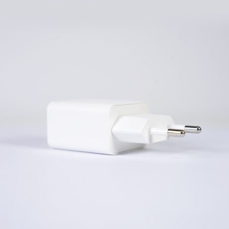 PNI Univerzális USB és USB-C gyorstöltő, tápegység, 30W, 3A (PNI-CHG300)